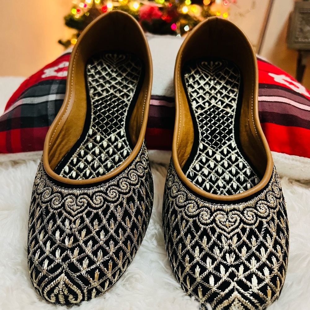 Jutti is Indian traditional footwear with a history dating back to 200BC